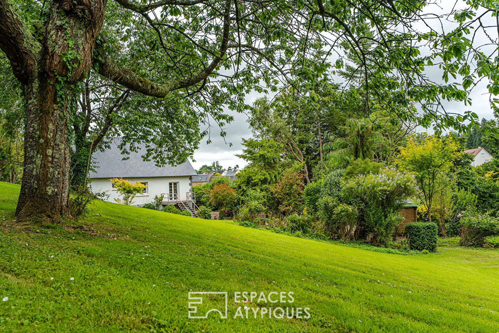 Maison familiale et son jardin exceptionnel