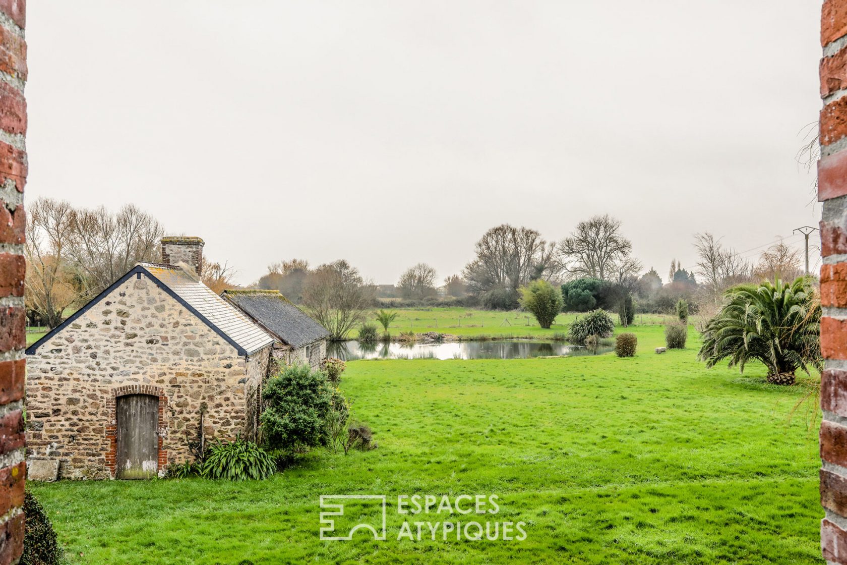 Old farm and its renovated barn into a reception room