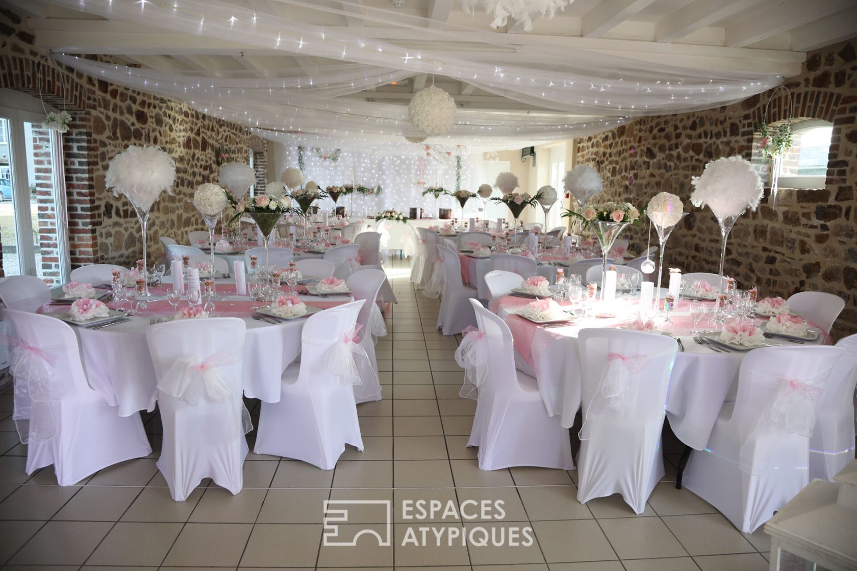 Old farm and its renovated barn into a reception room