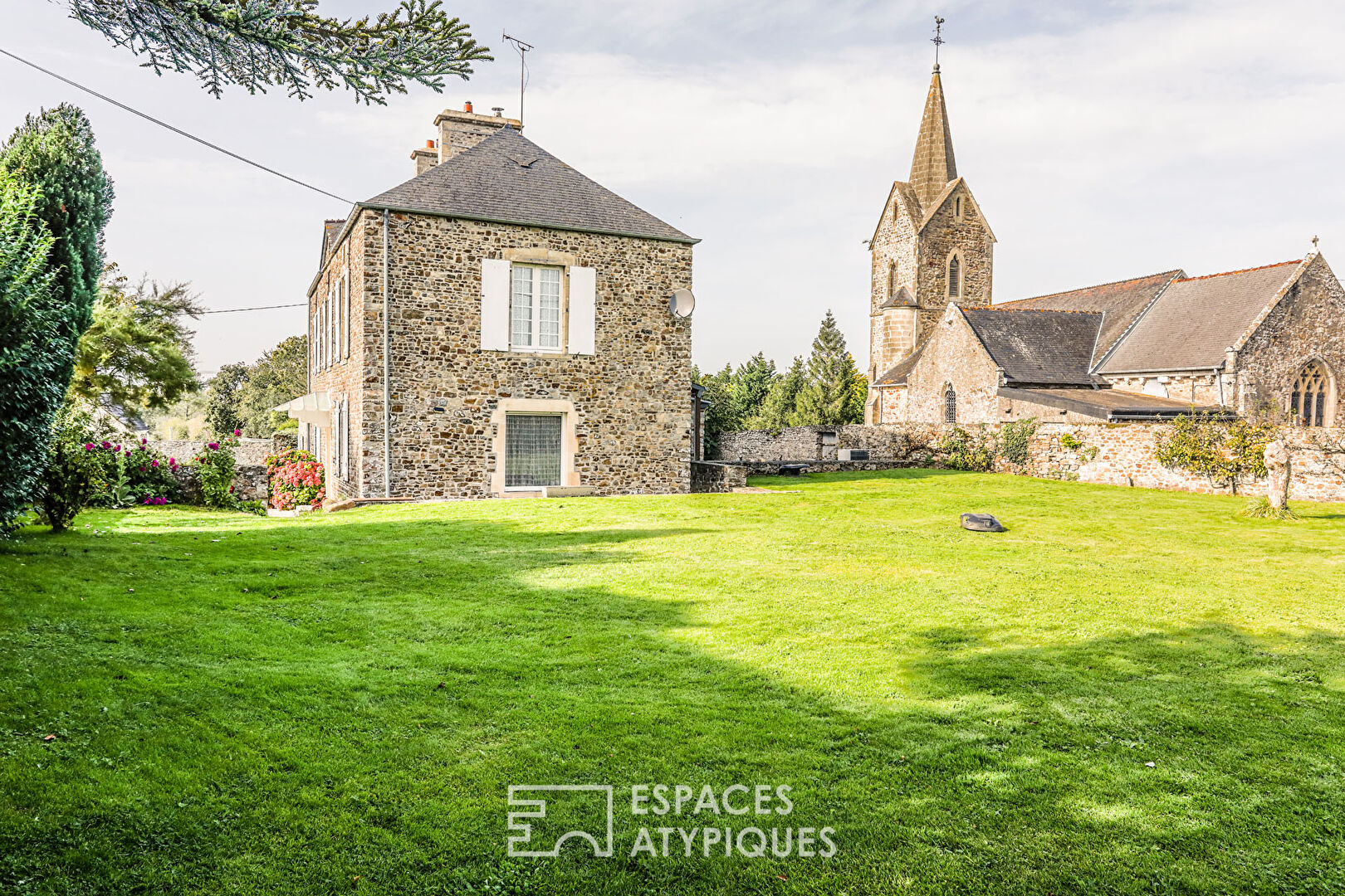 Former presbytery in Saint Sauveur le Vicomte