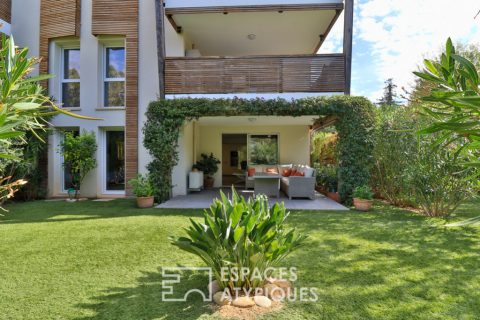 New contemporary apartment with landscaped garden