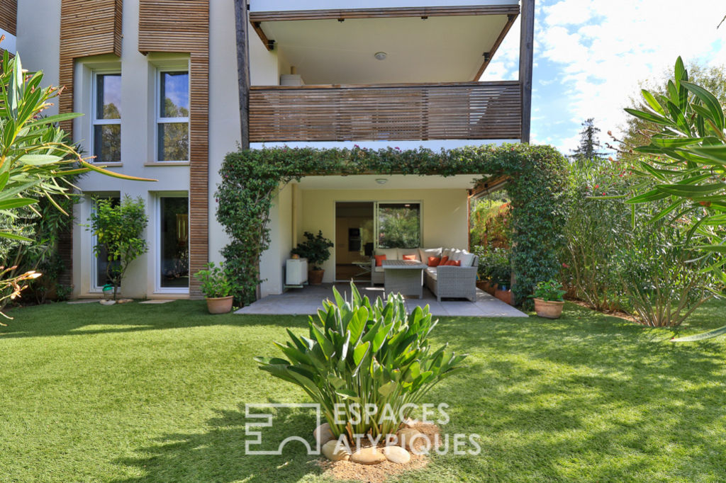 New contemporary apartment with landscaped garden