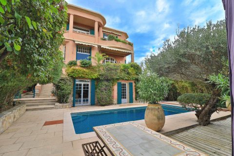 Art Deco house near sea