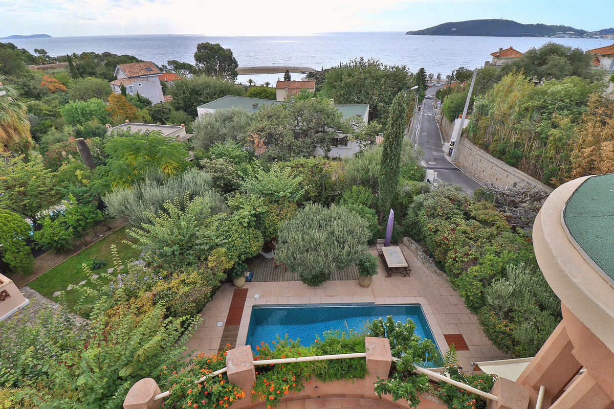 Art Deco house near sea