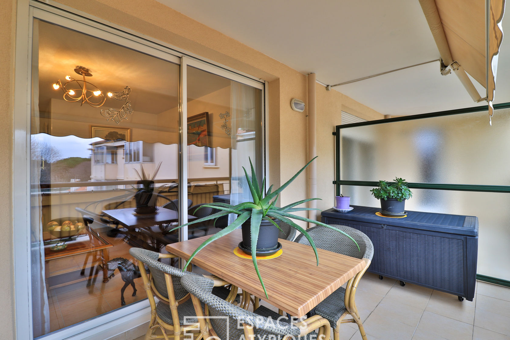 Appartement contemporain avec terrasses.
