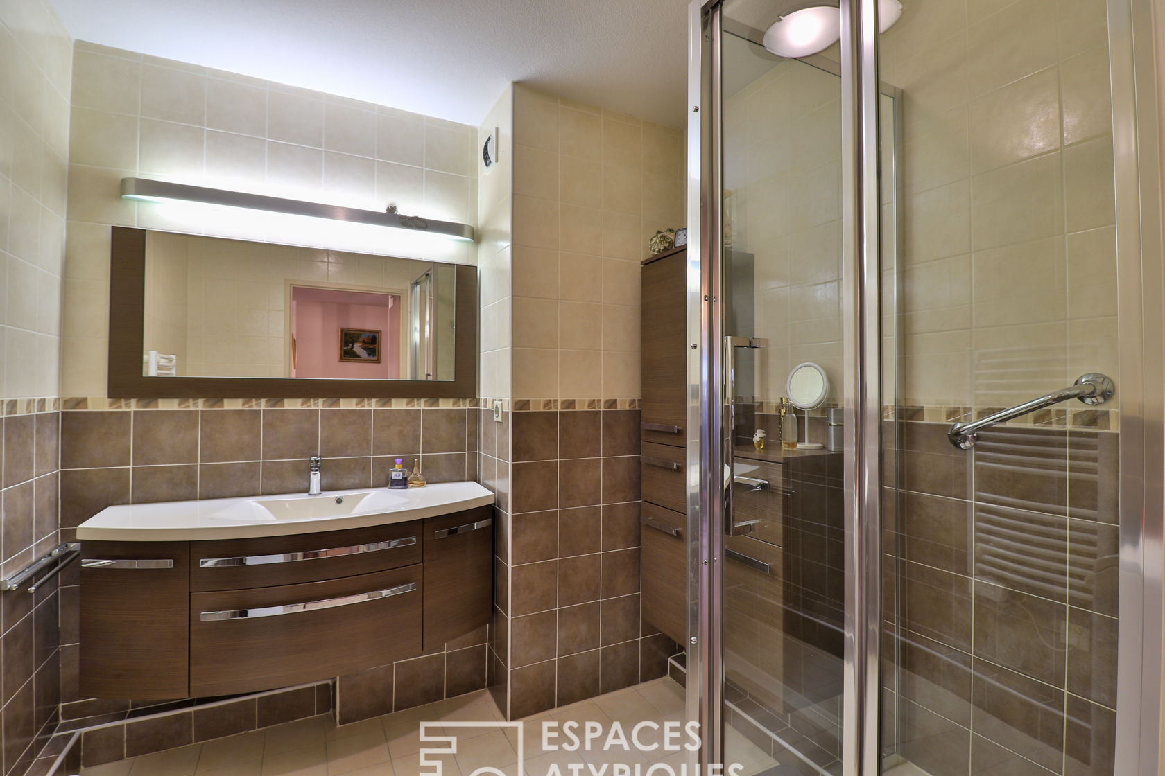 Appartement contemporain avec terrasses.