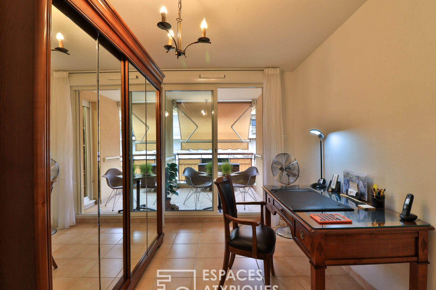 Appartement contemporain avec terrasses.