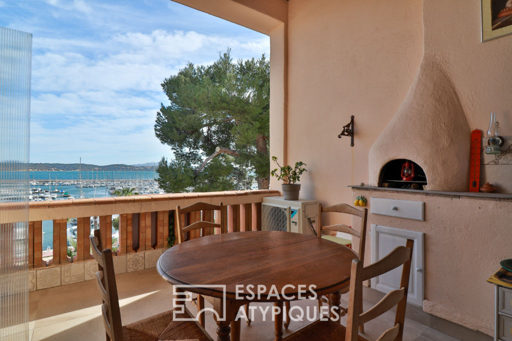 TOP FLOOR BEACHFRONT DUPLEX WITH TERRACE
