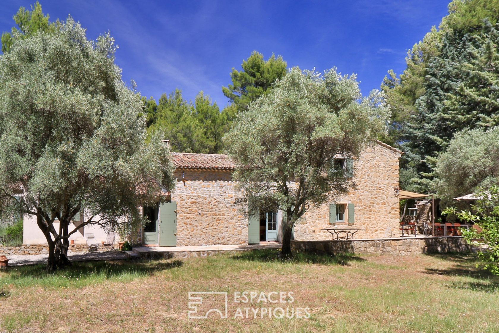 Provencal property surrounded by nature