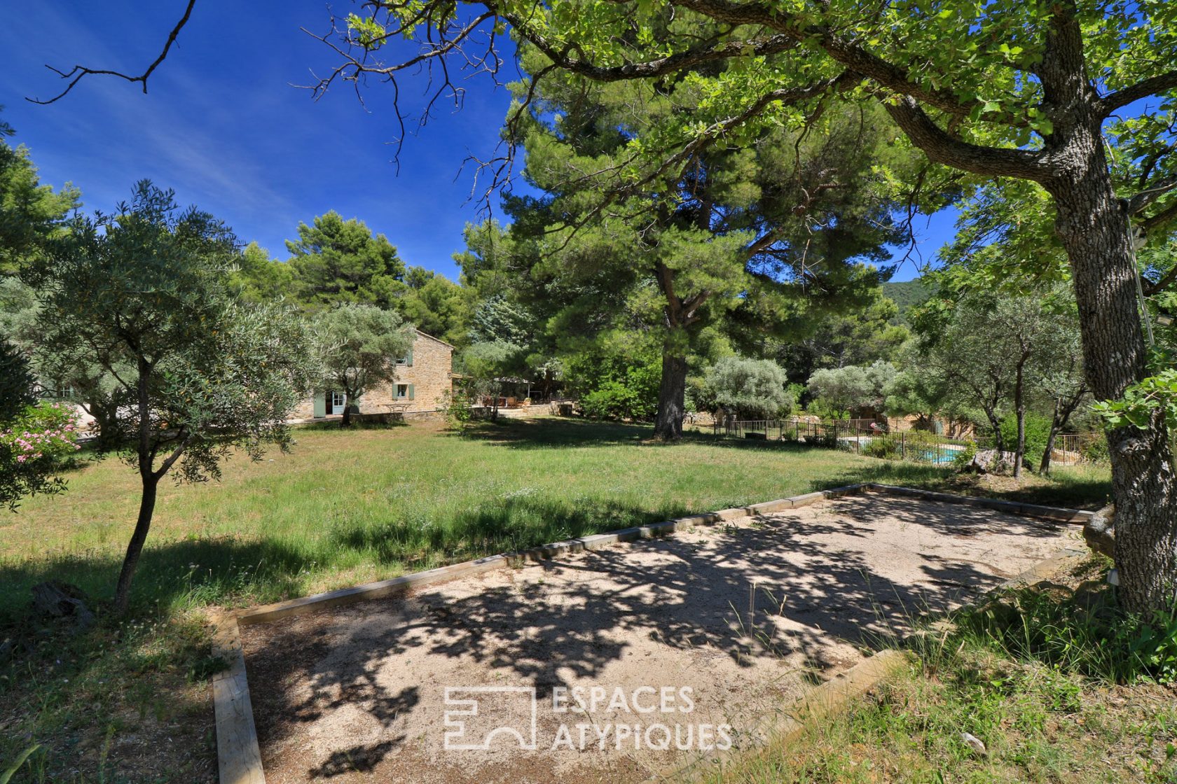 Provencal property surrounded by nature