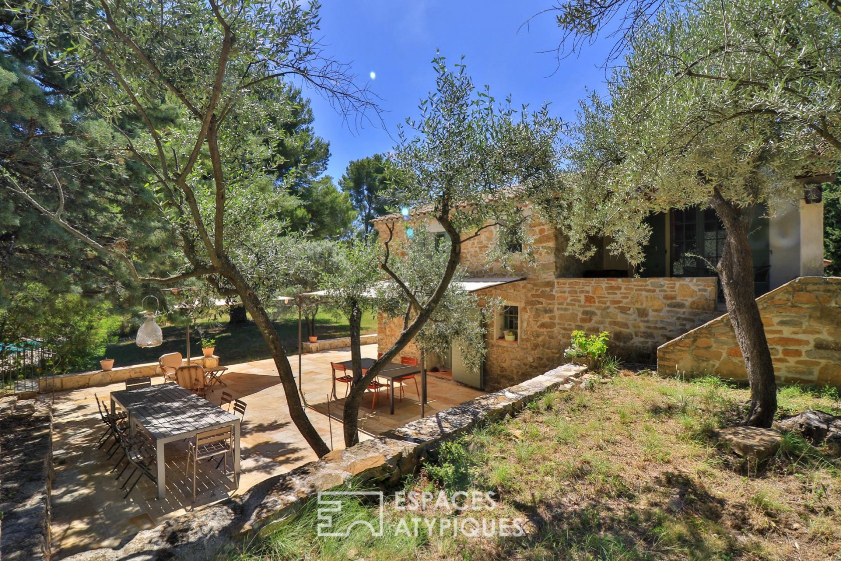 Provencal property surrounded by nature