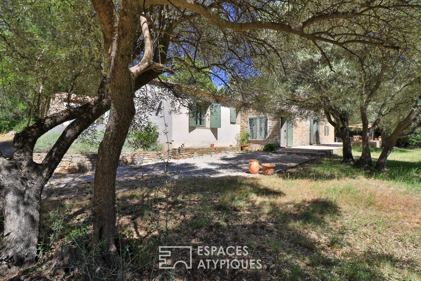 Provencal property surrounded by nature