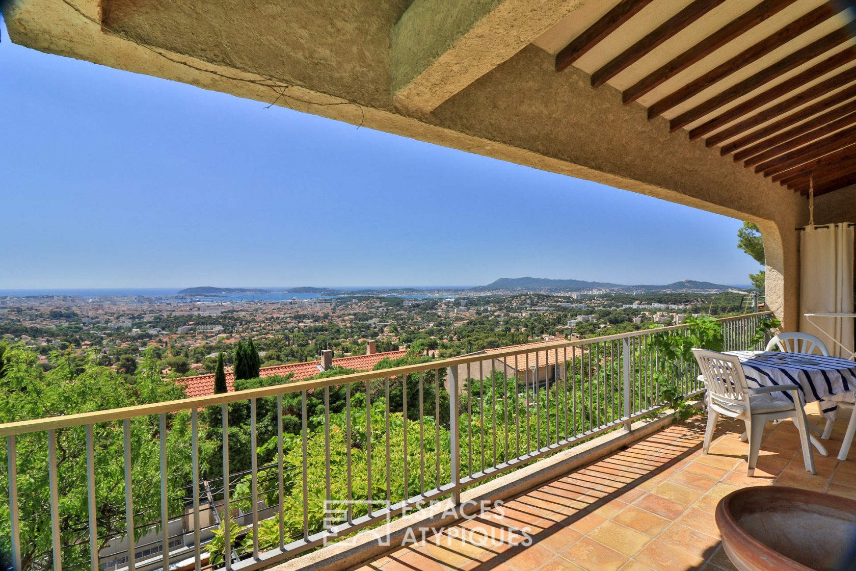 Dominant villa with panoramic view of the harbor