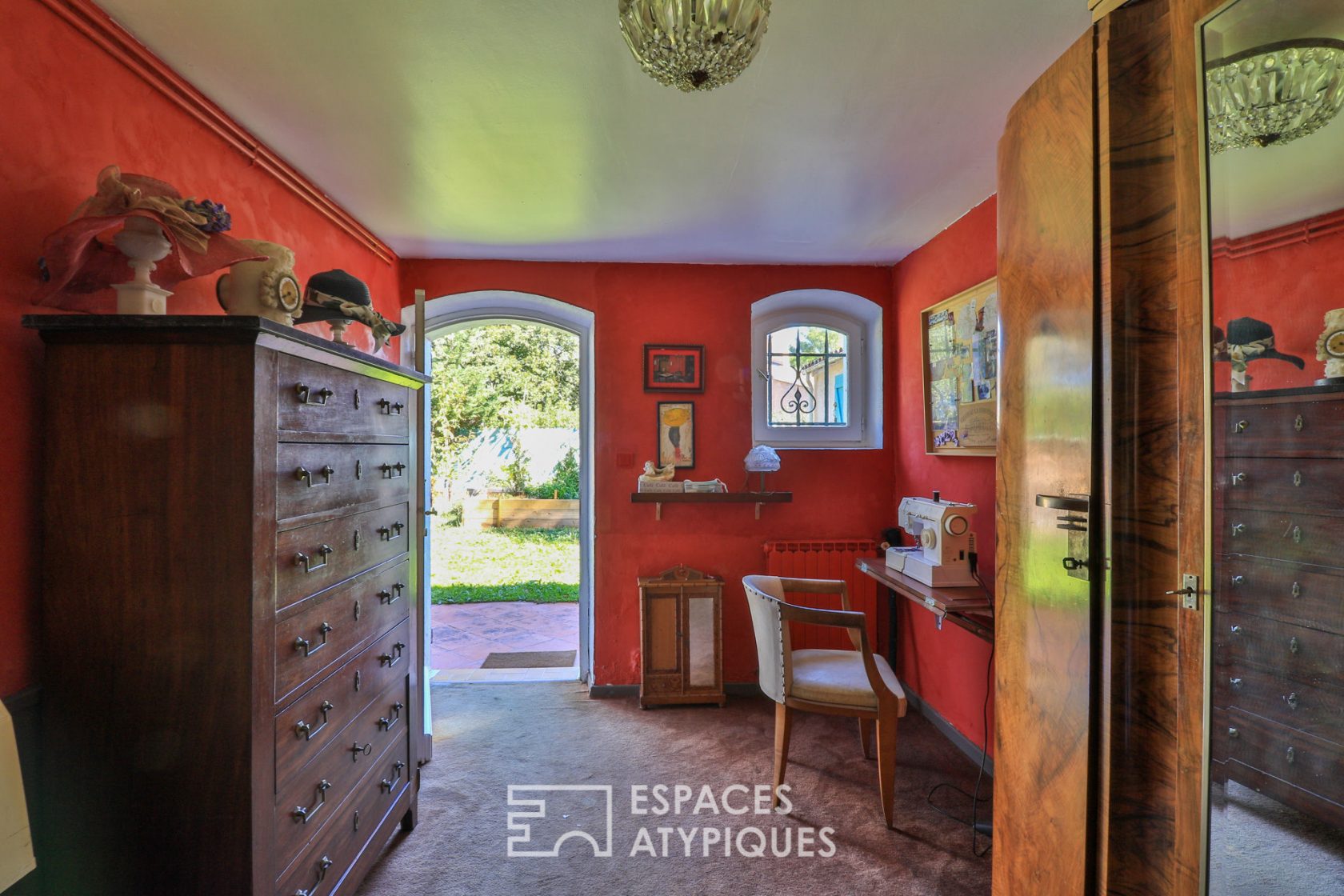 Beautiful Vintage family building with second reception house