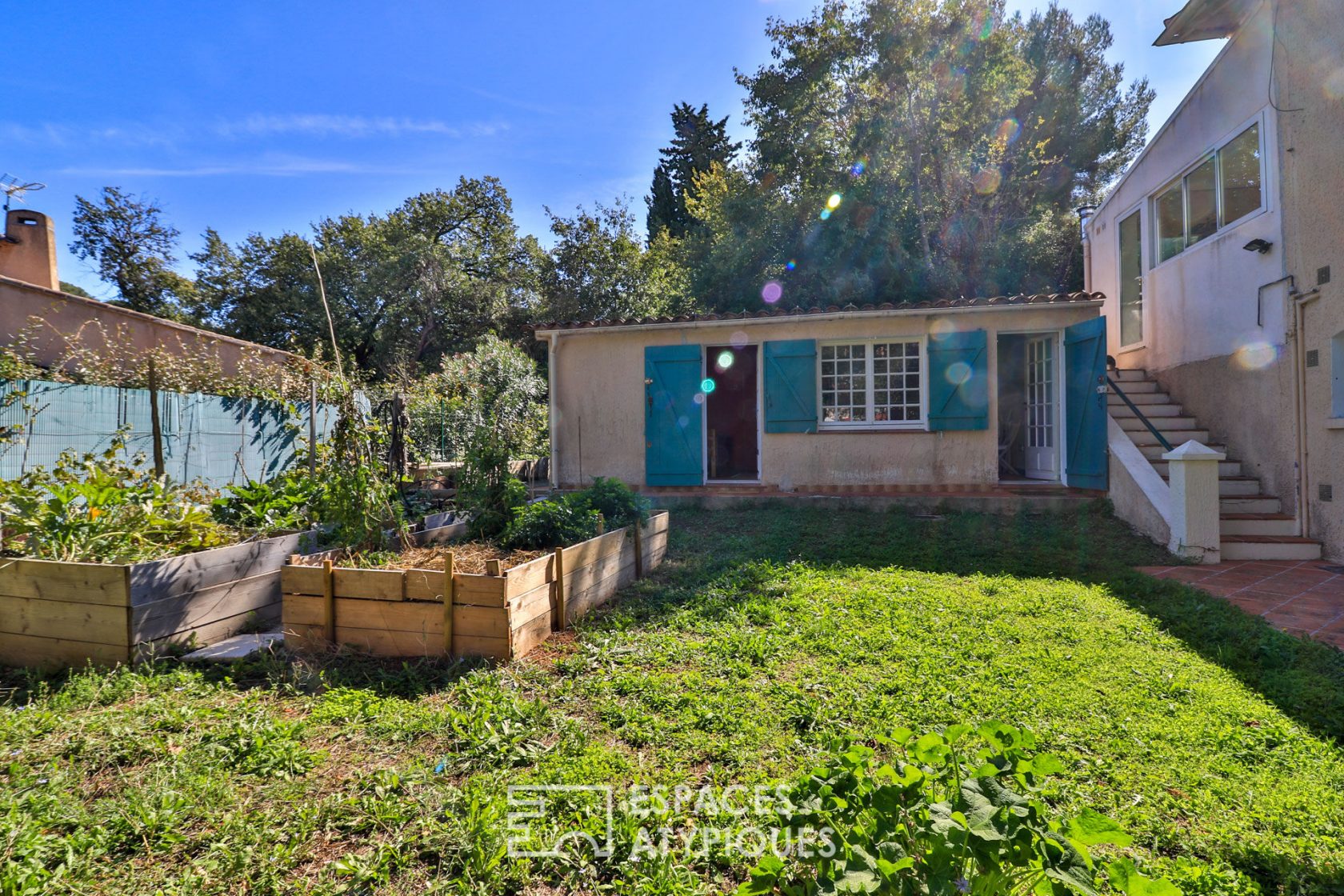 Beautiful Vintage family building with second reception house