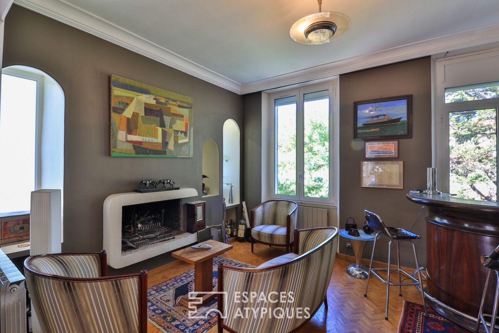Beautiful Vintage family building with second reception house