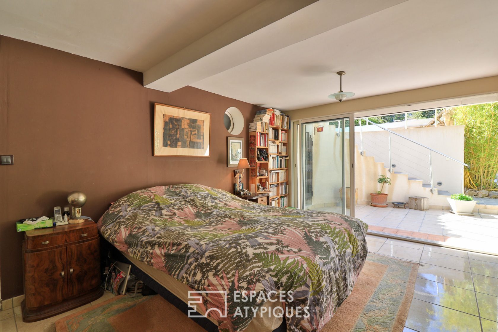 Beautiful Vintage family building with second reception house
