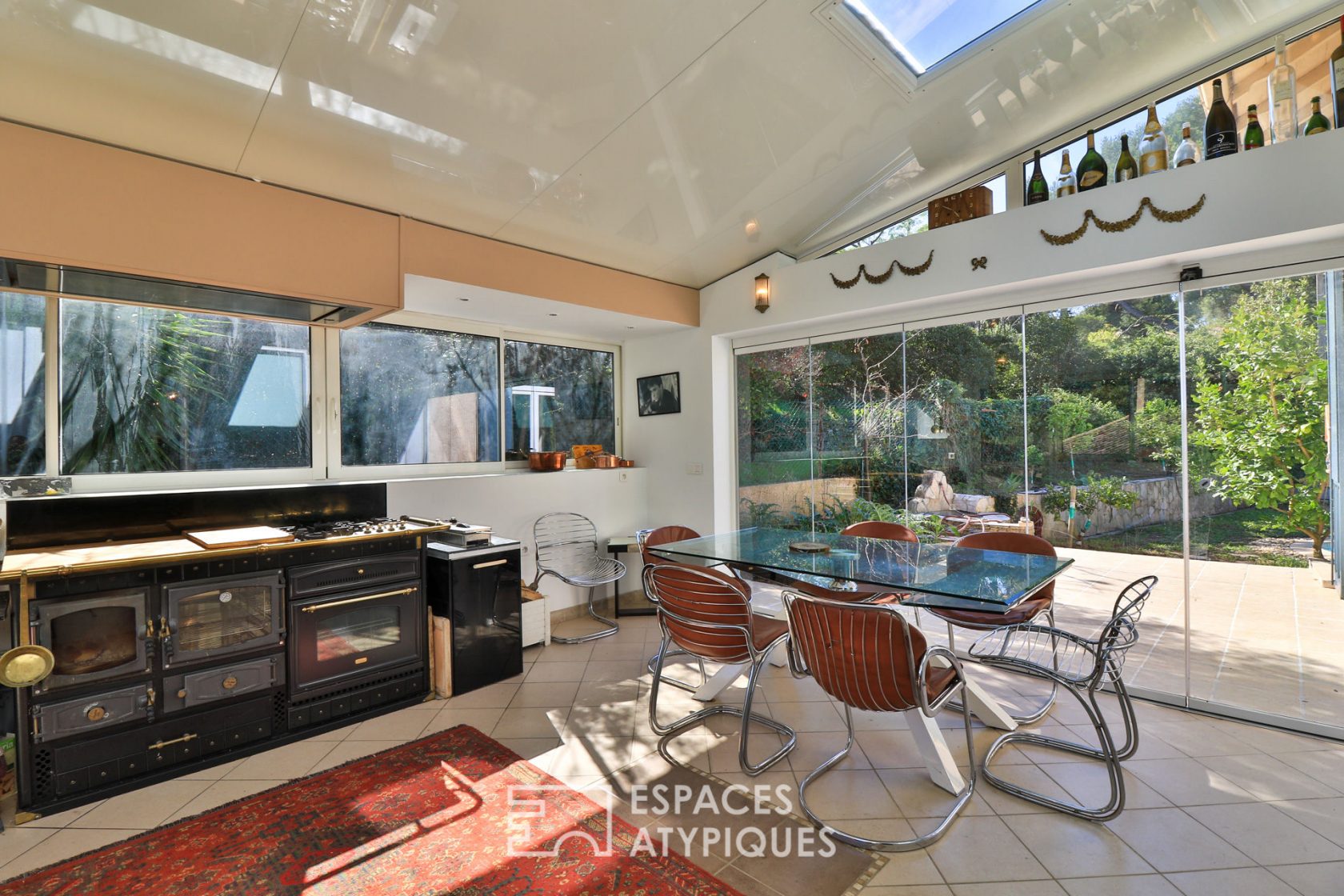 Beautiful Vintage family building with second reception house