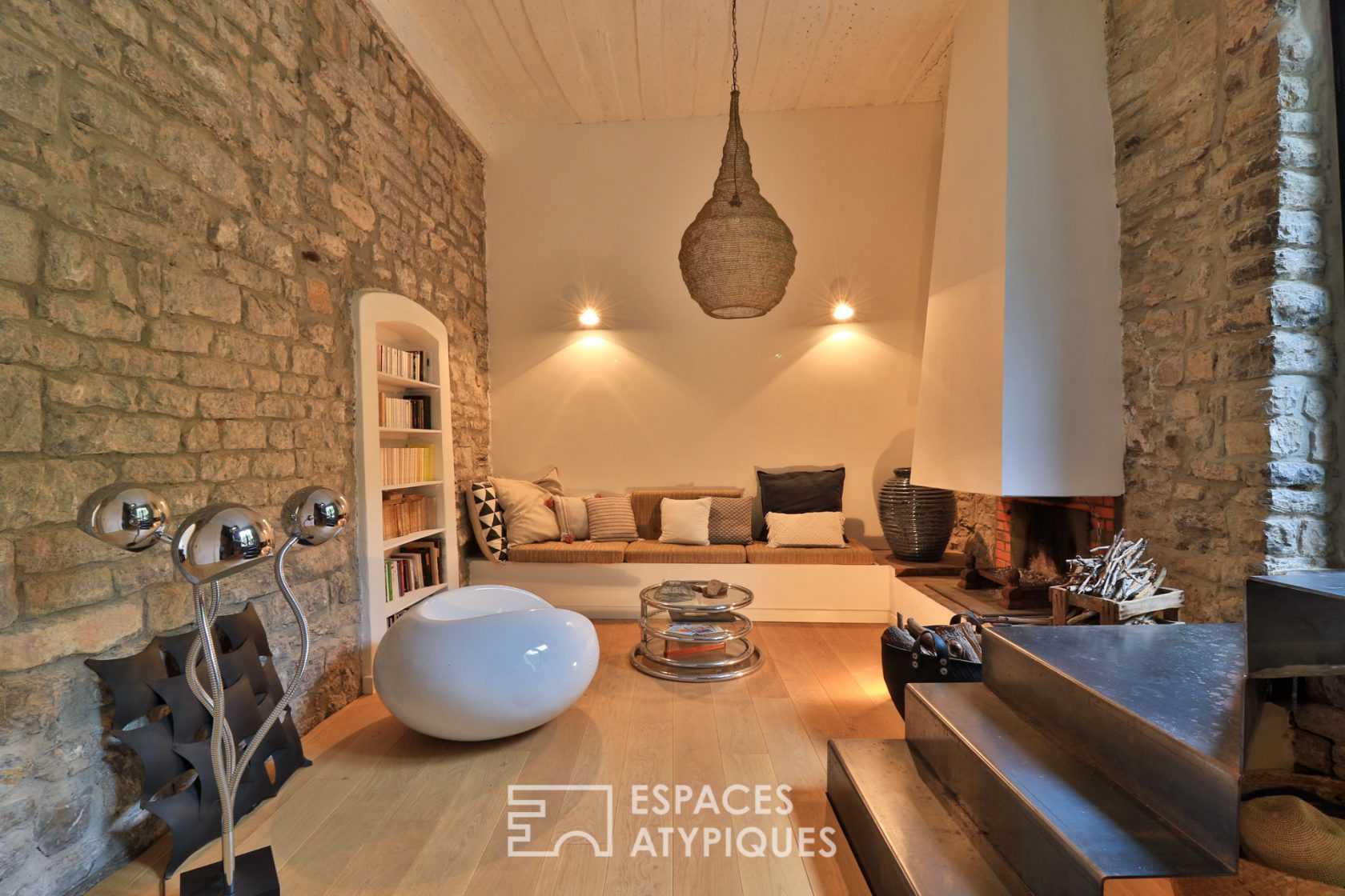 Historical residence revisited on the heights of Hyères