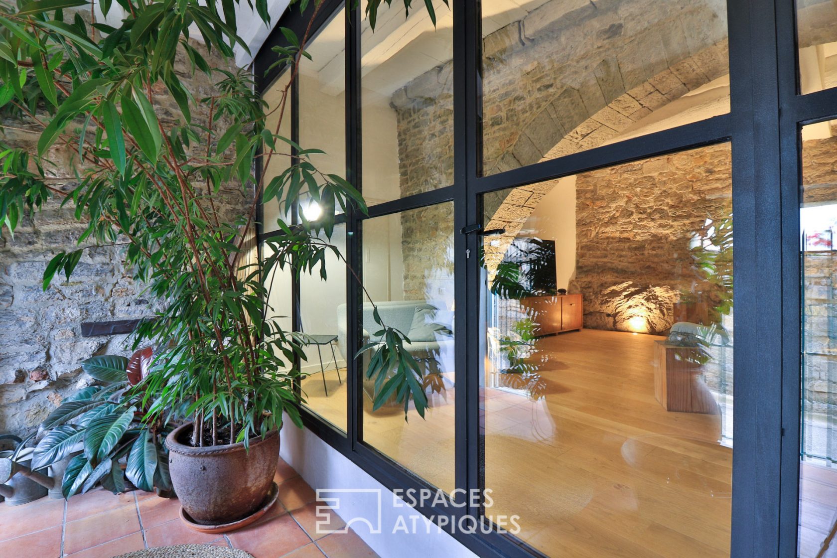Historical residence revisited on the heights of Hyères