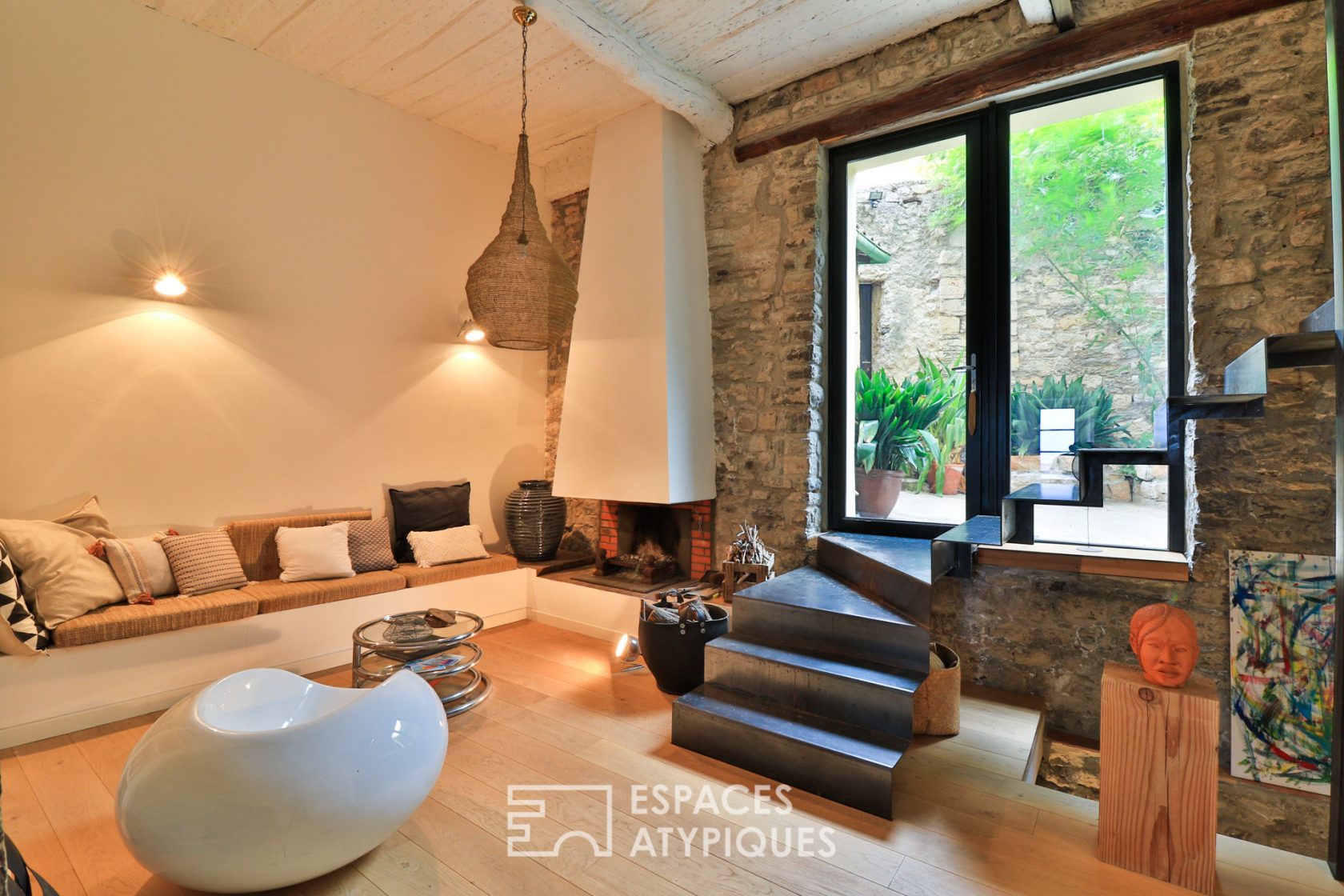 Historical residence revisited on the heights of Hyères
