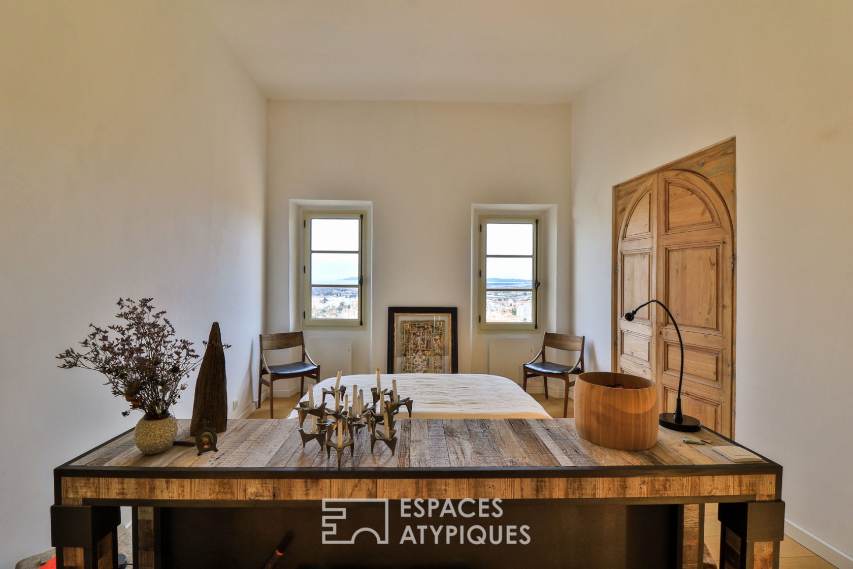 Historical residence revisited on the heights of Hyères