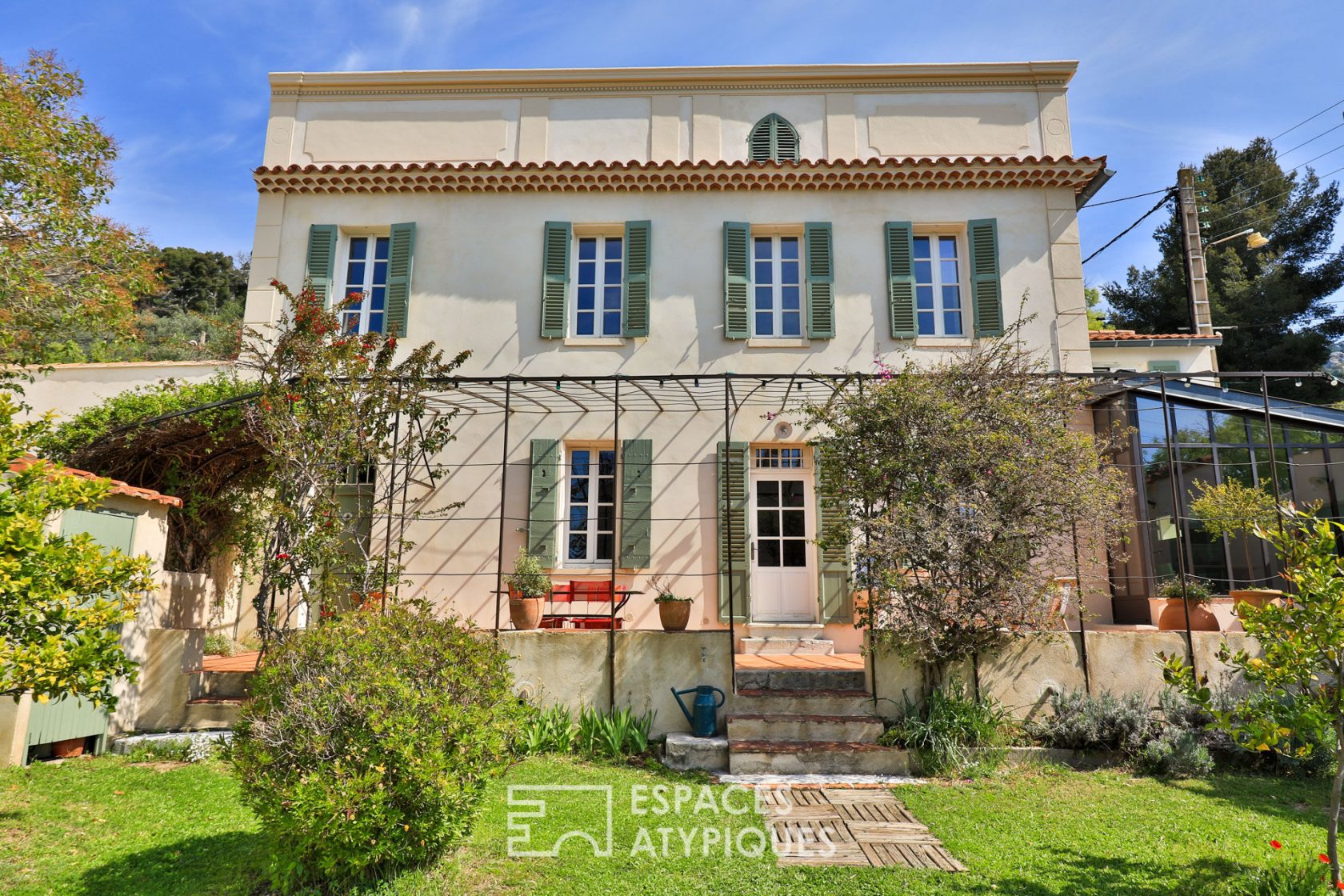 Bastide 1900 and its contemporary glass roof