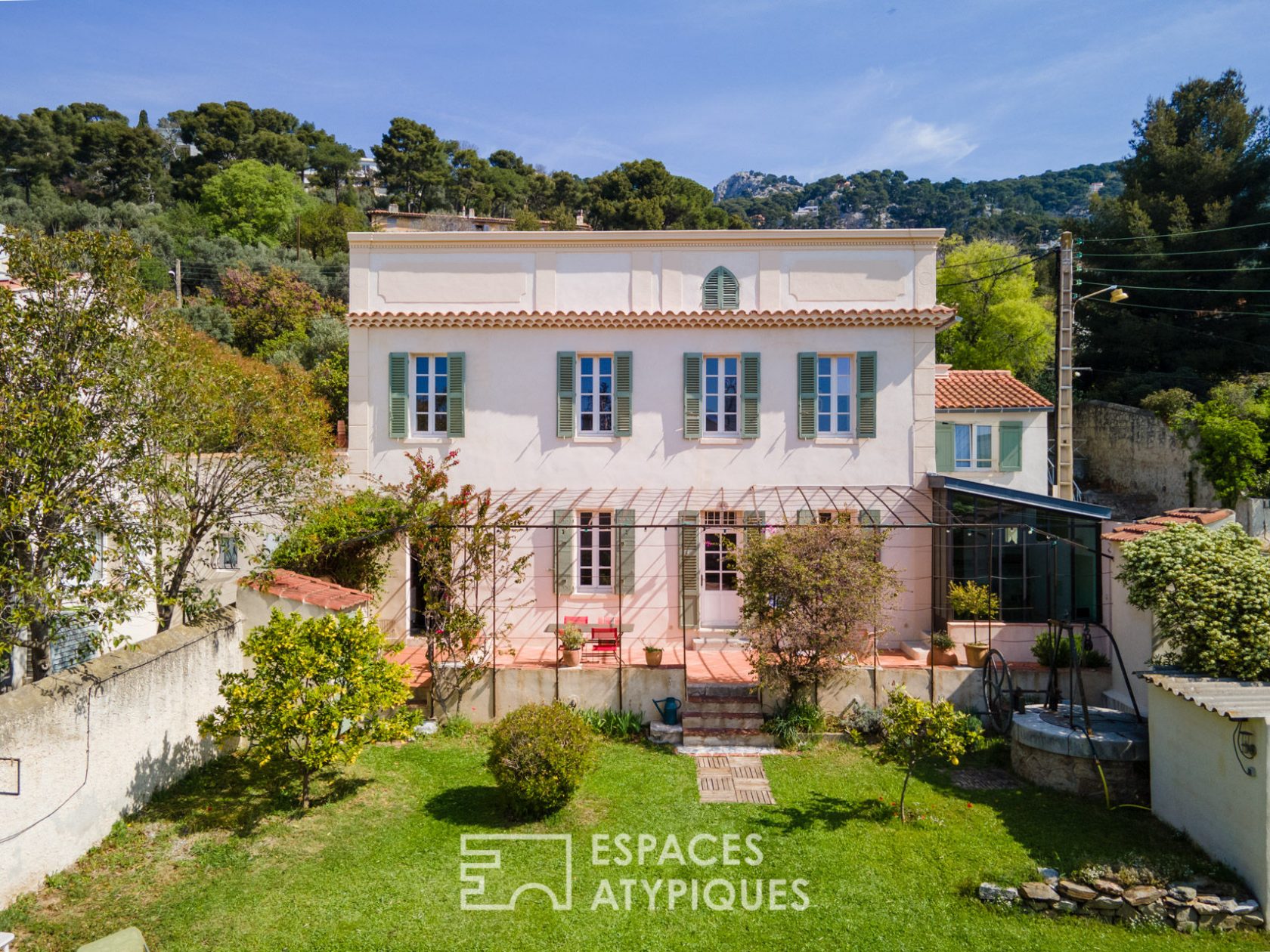 Bastide 1900 and its contemporary glass roof