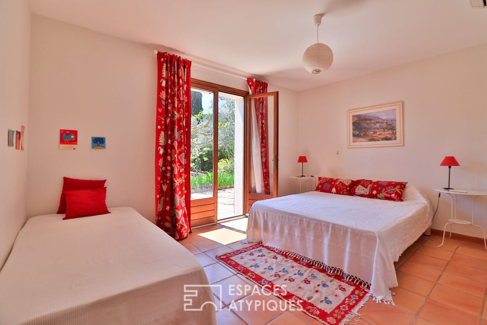 Beautiful country house on a magnificent olive grove of 18,000 m2