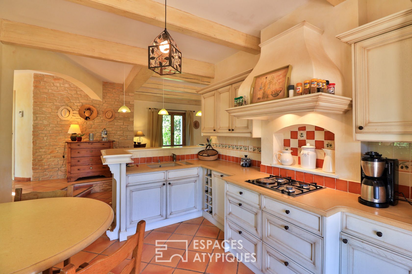 Beautiful country house on a magnificent olive grove of 18,000 m2