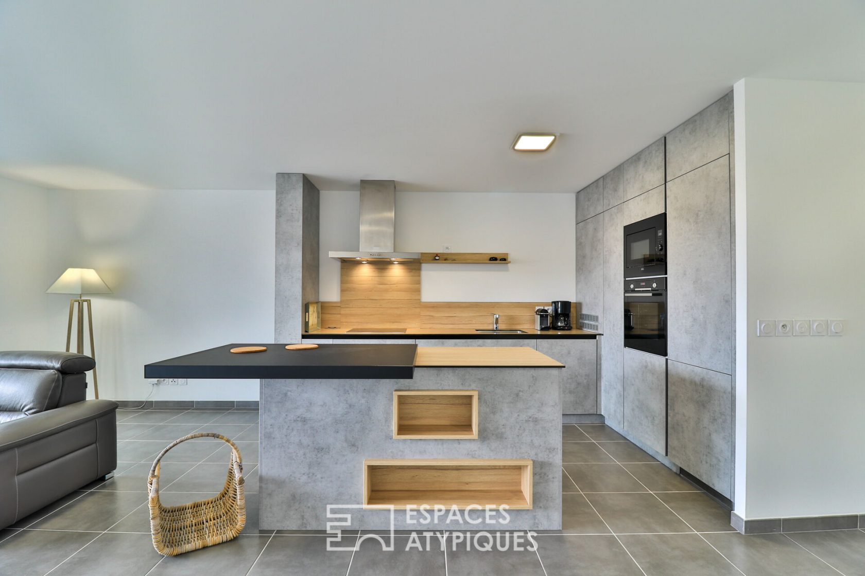 Luxury apartment with terrace in the heart of Chalucet