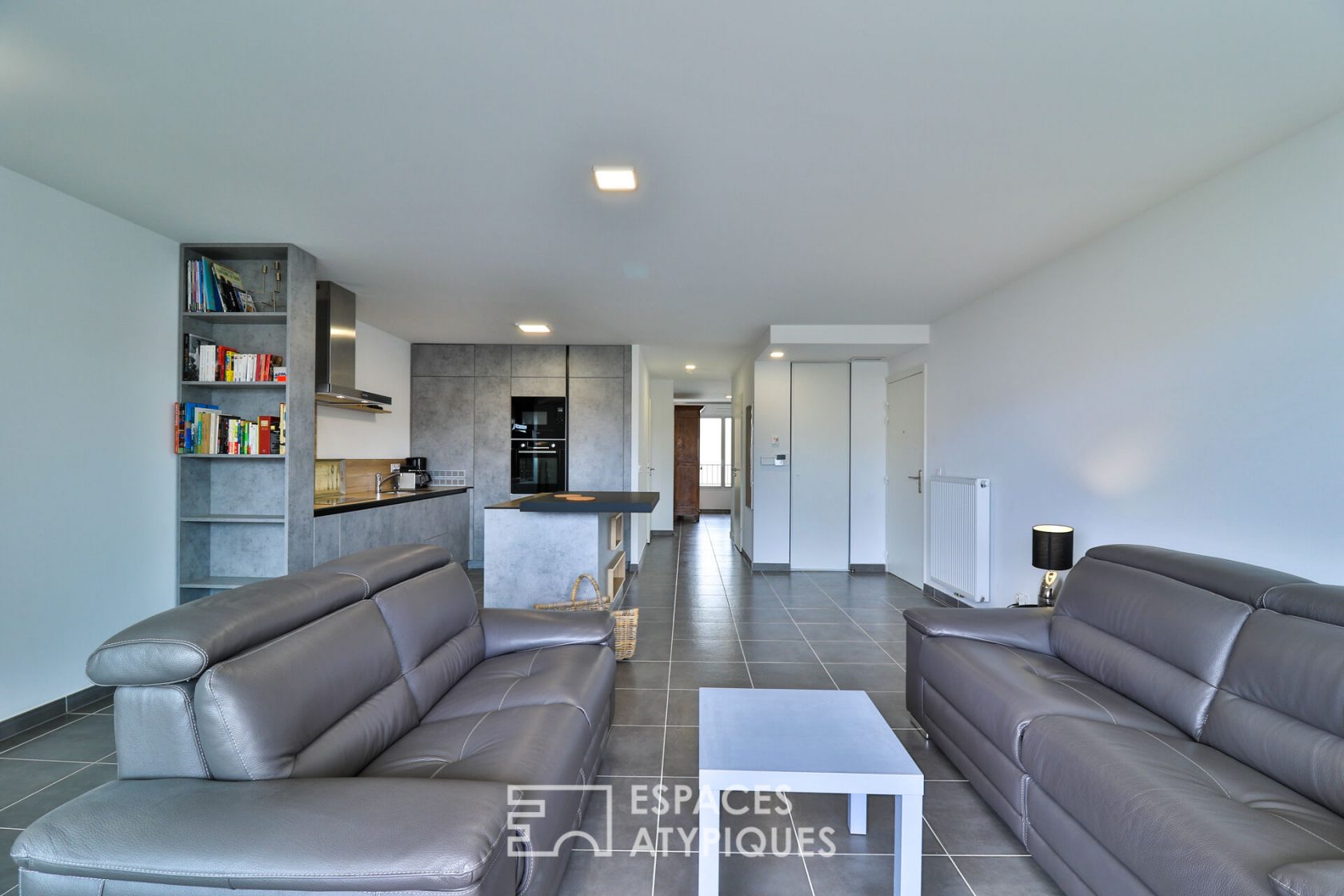 Luxury apartment with terrace in the heart of Chalucet