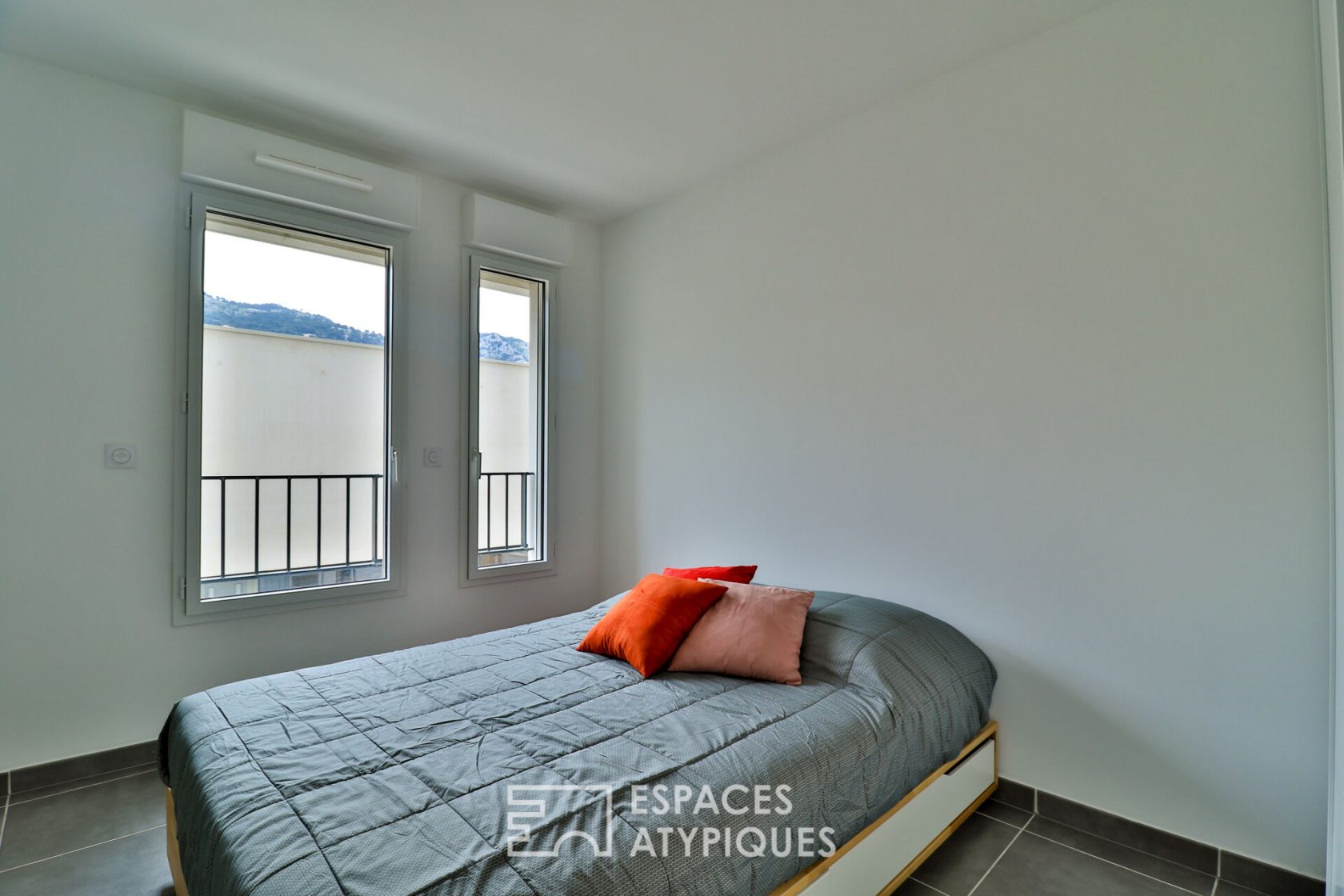 Luxury apartment with terrace in the heart of Chalucet