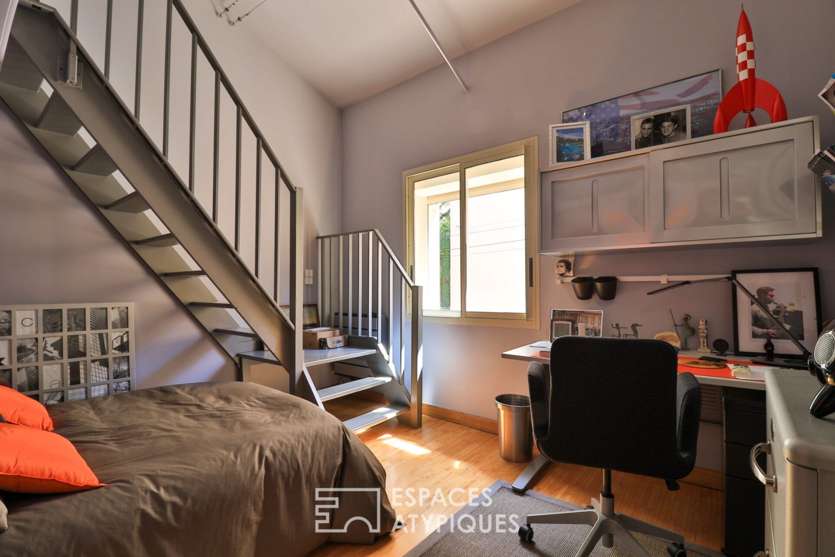 Character property in the heart of the village near the sea