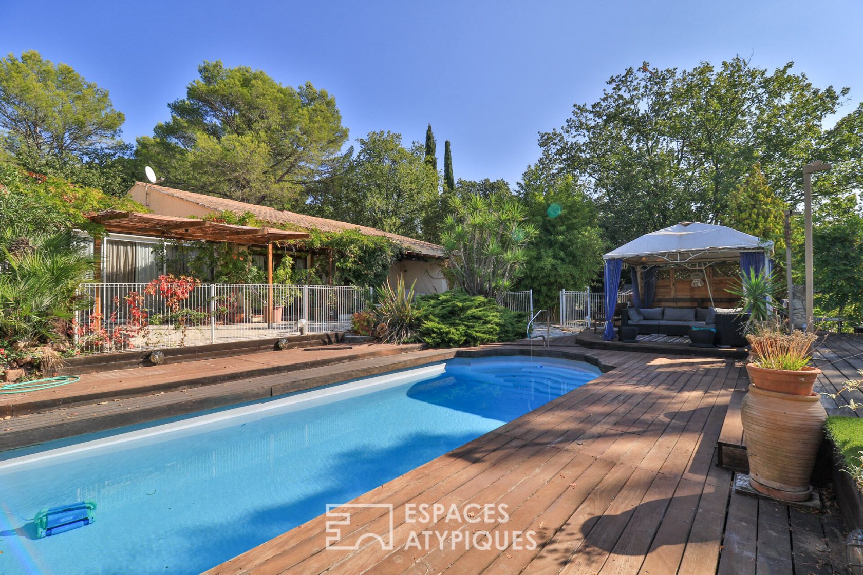 Family property two single storey houses