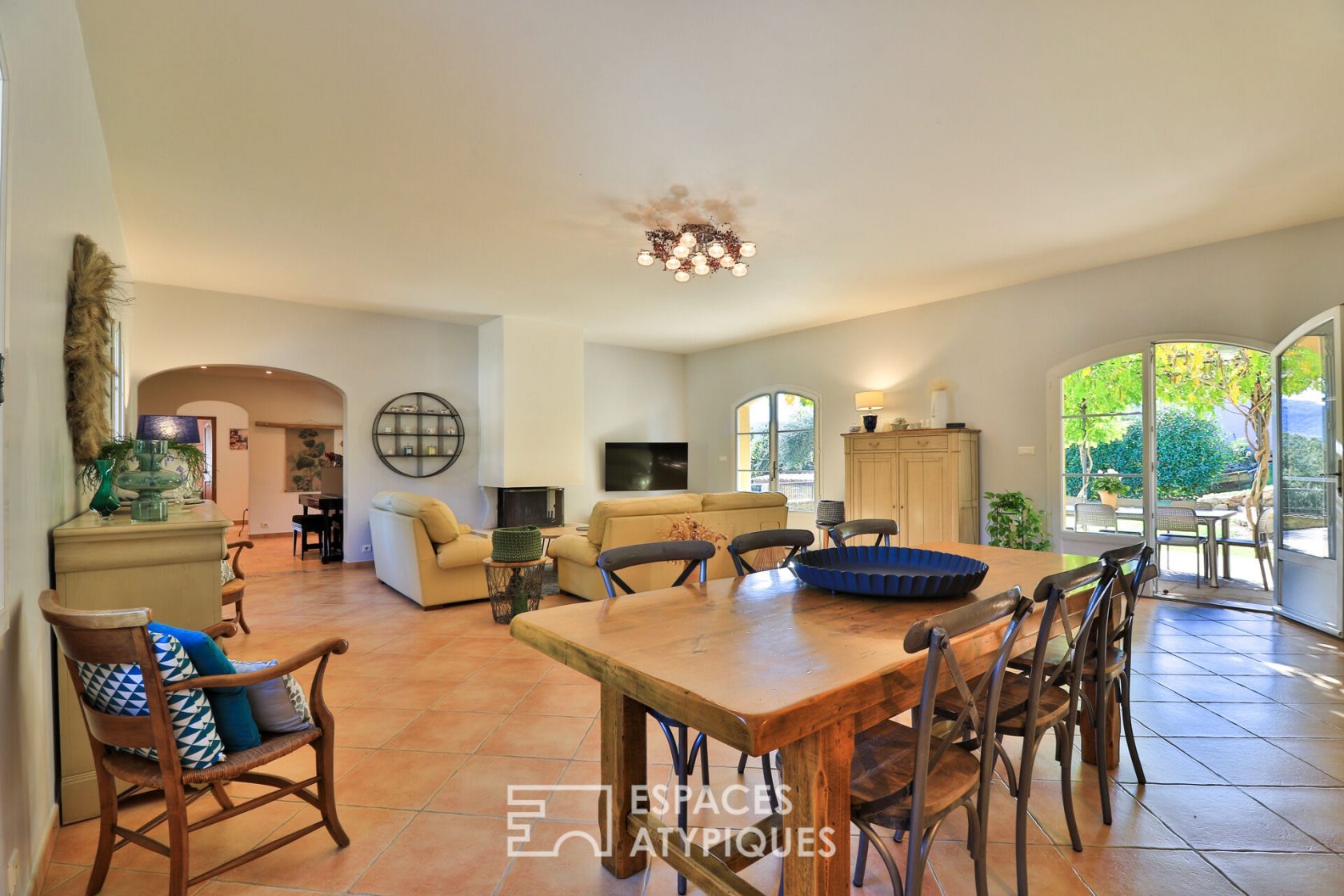 Neo-classical house with contemporary annex, nature park and swimming pool.