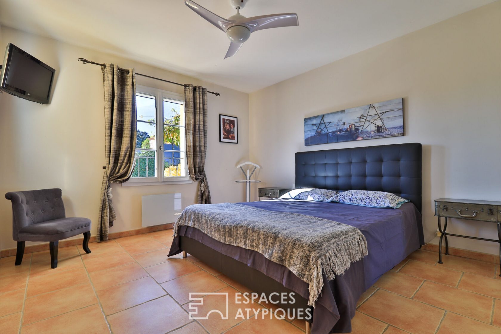 Neo-classical house with contemporary annex, nature park and swimming pool.