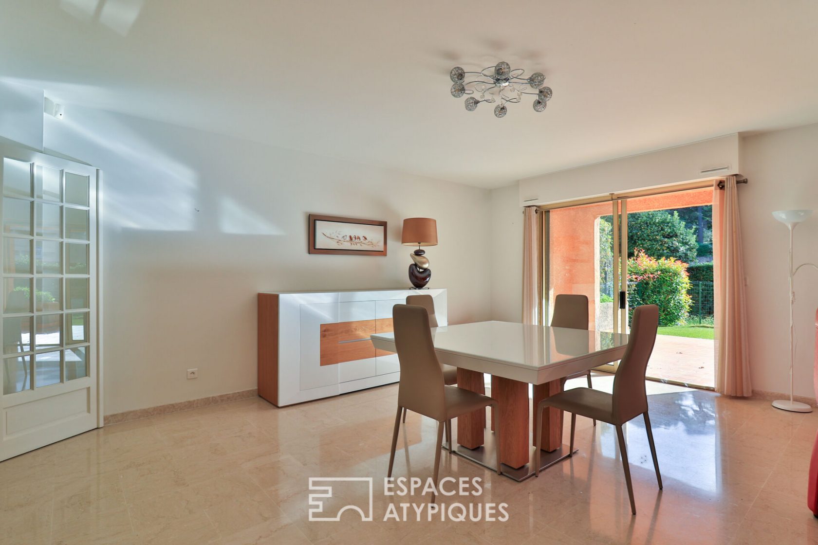 Ground floor apartment contemporary services
