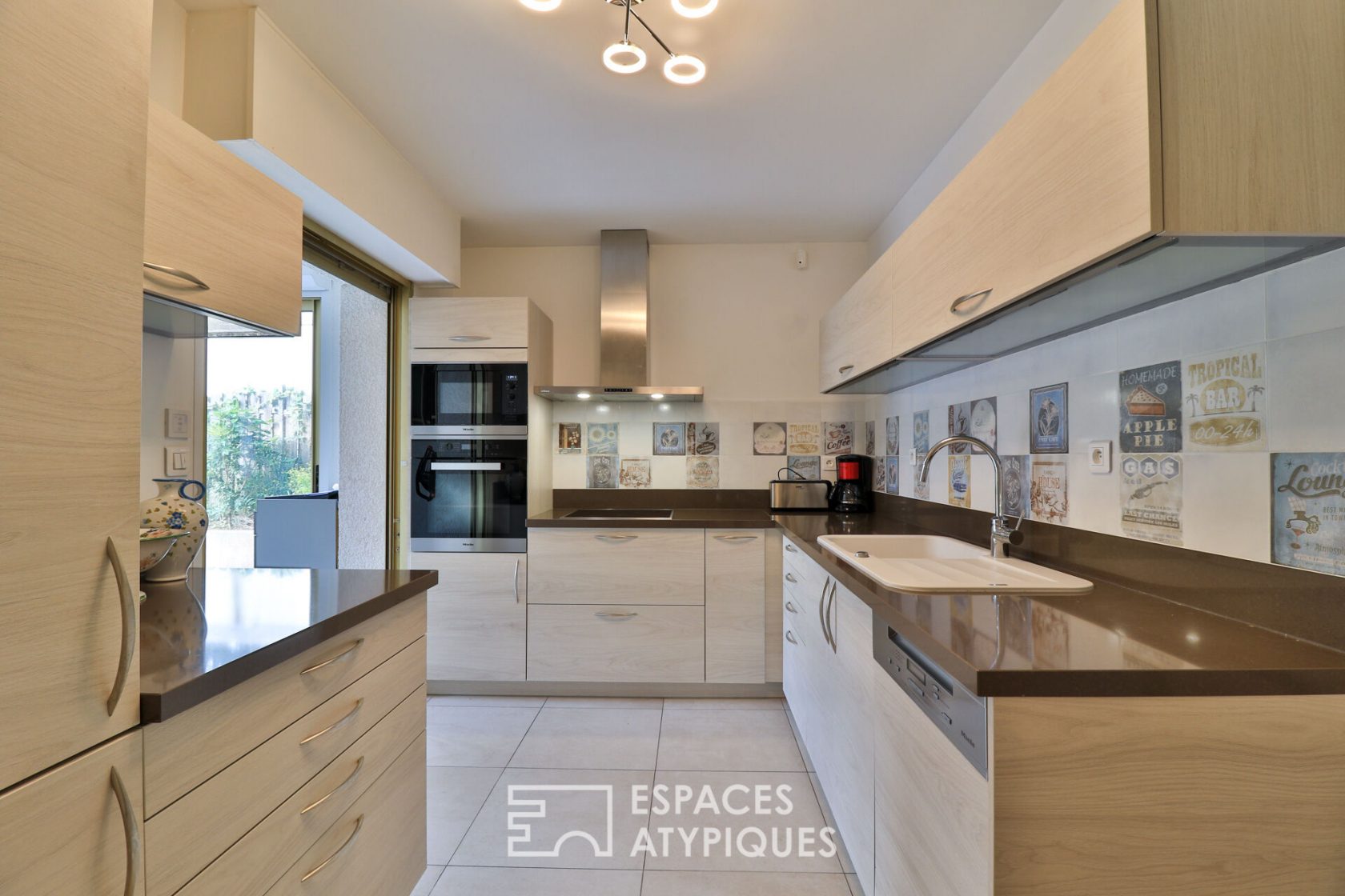 Ground floor apartment contemporary services