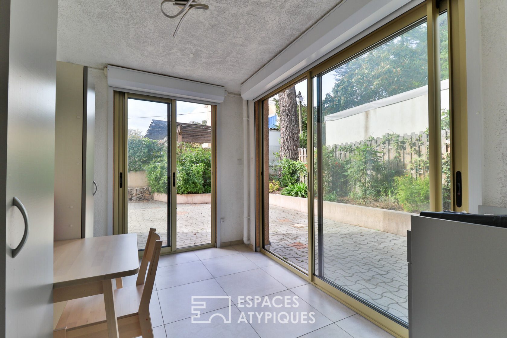 Ground floor apartment contemporary services