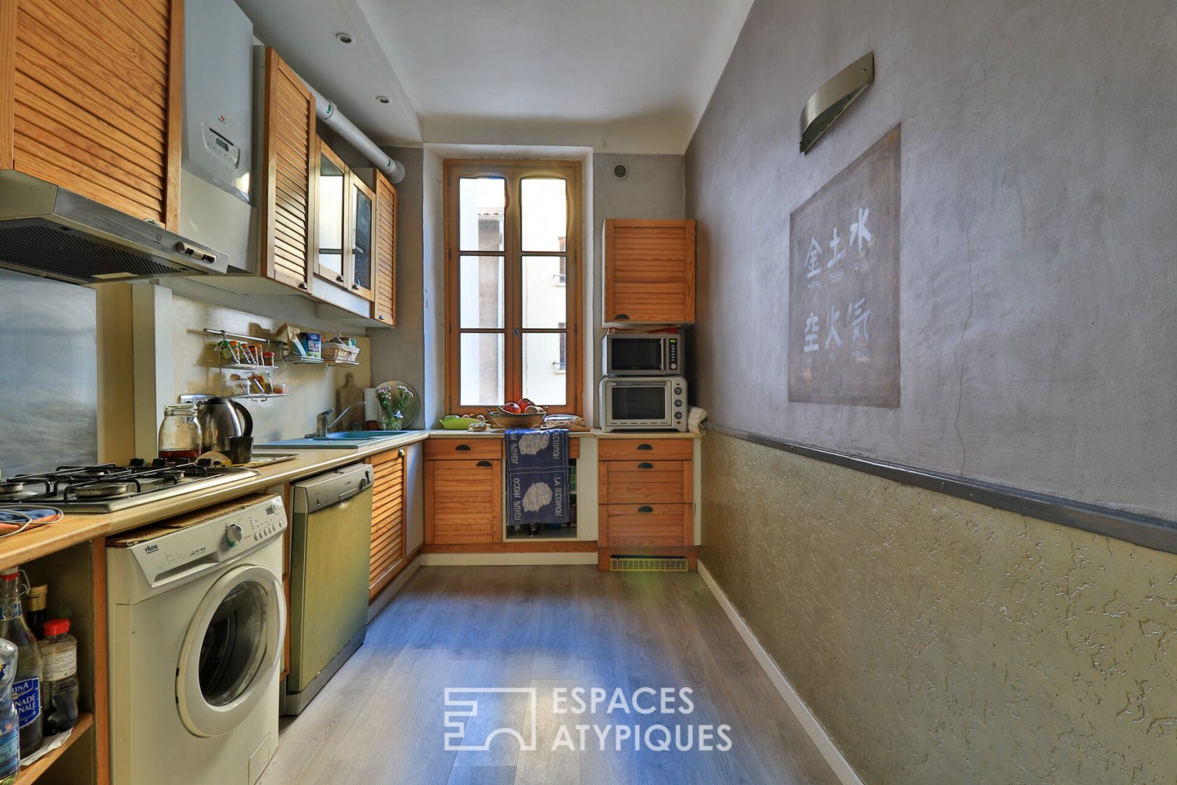 Haussmannian with oriental accents