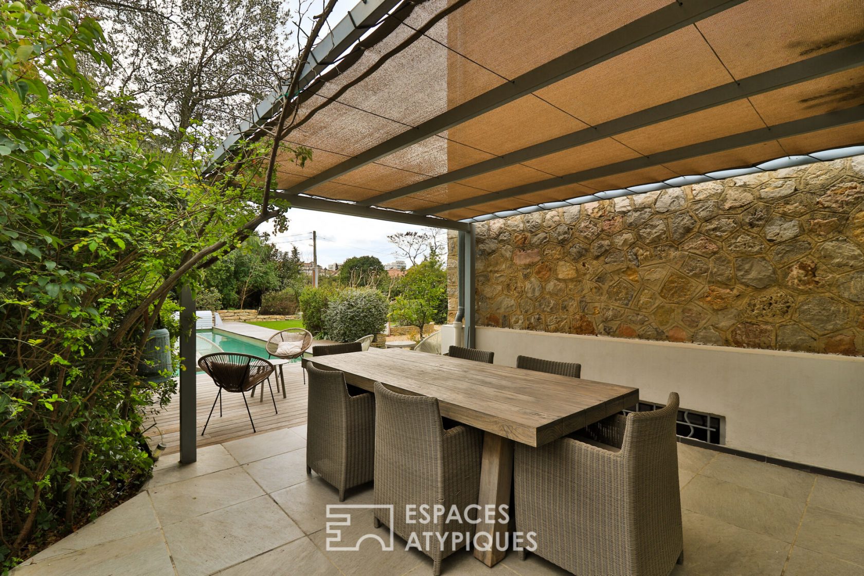 “Art Deco” house in a bubble of greenery with landscaped garden and swimming pool