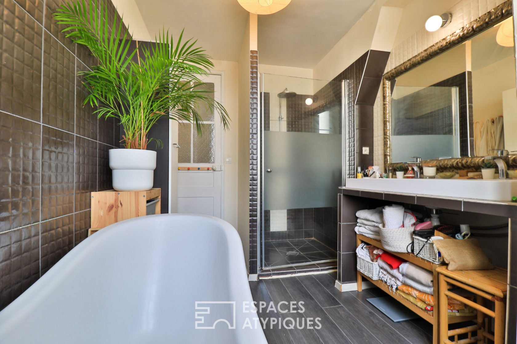 Haussmannian chic and bohemian in the upper city