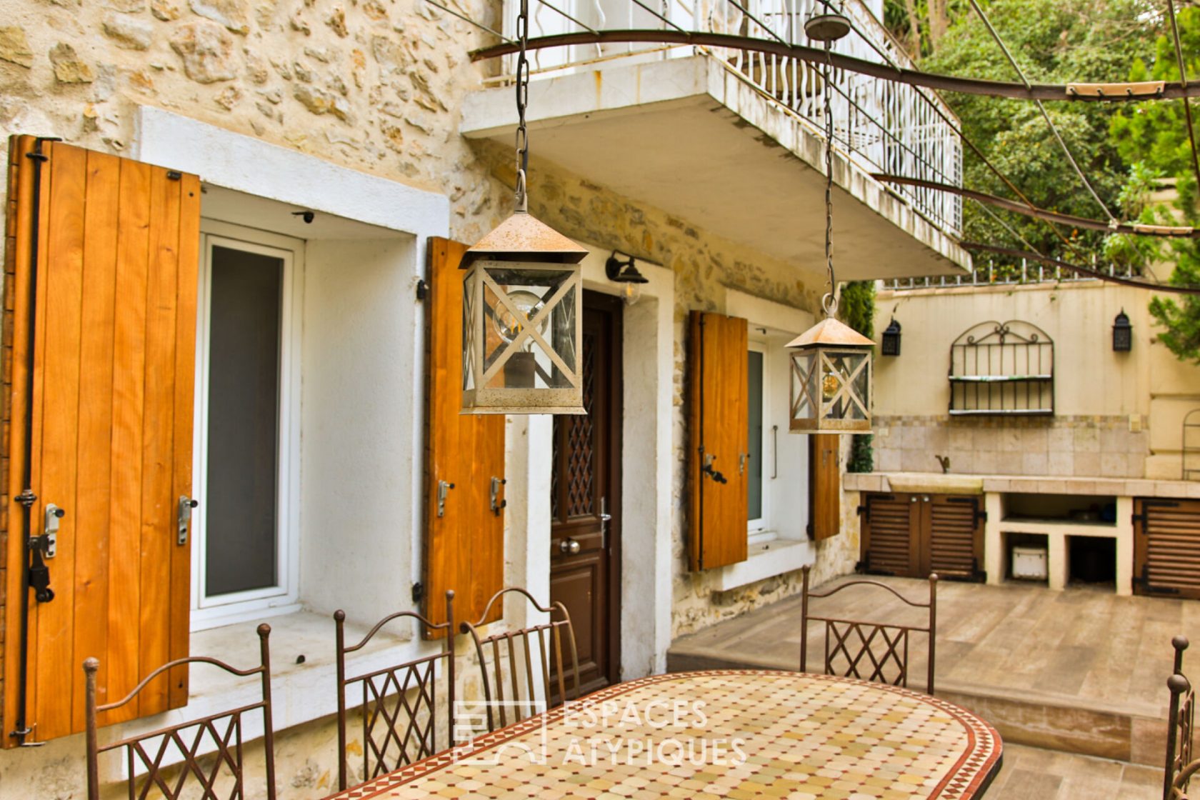 Former post house in stones rehabilitated