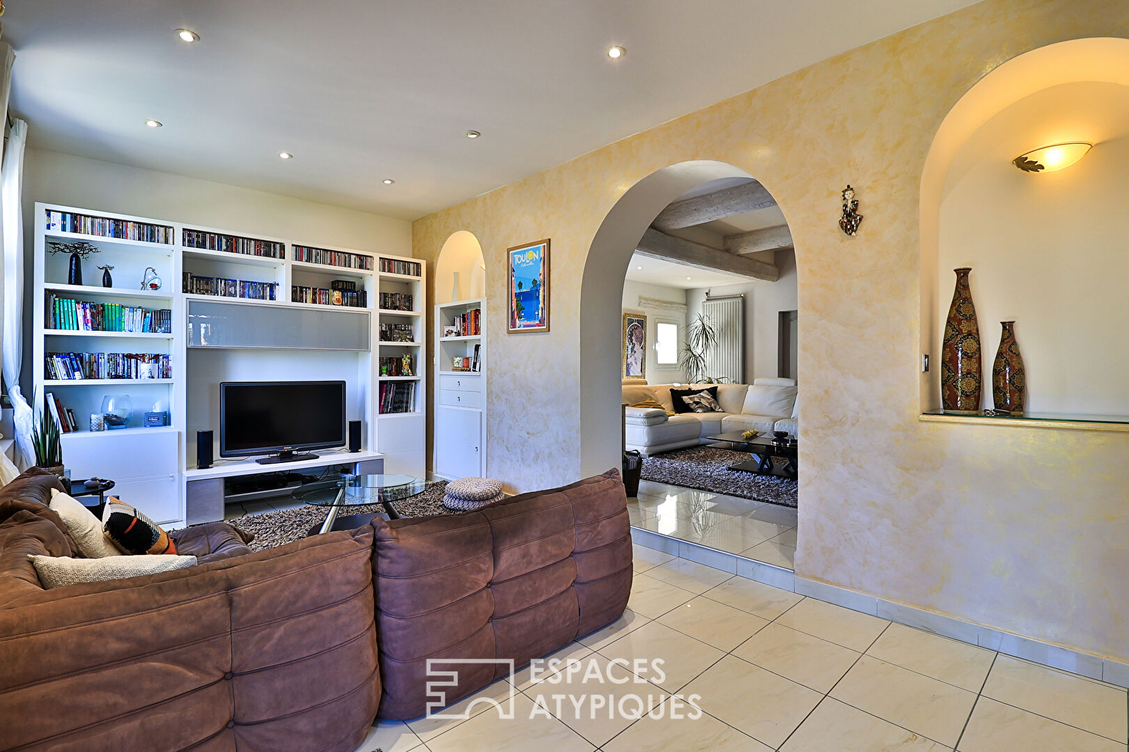 Large format family house in a nature park with swimming pool