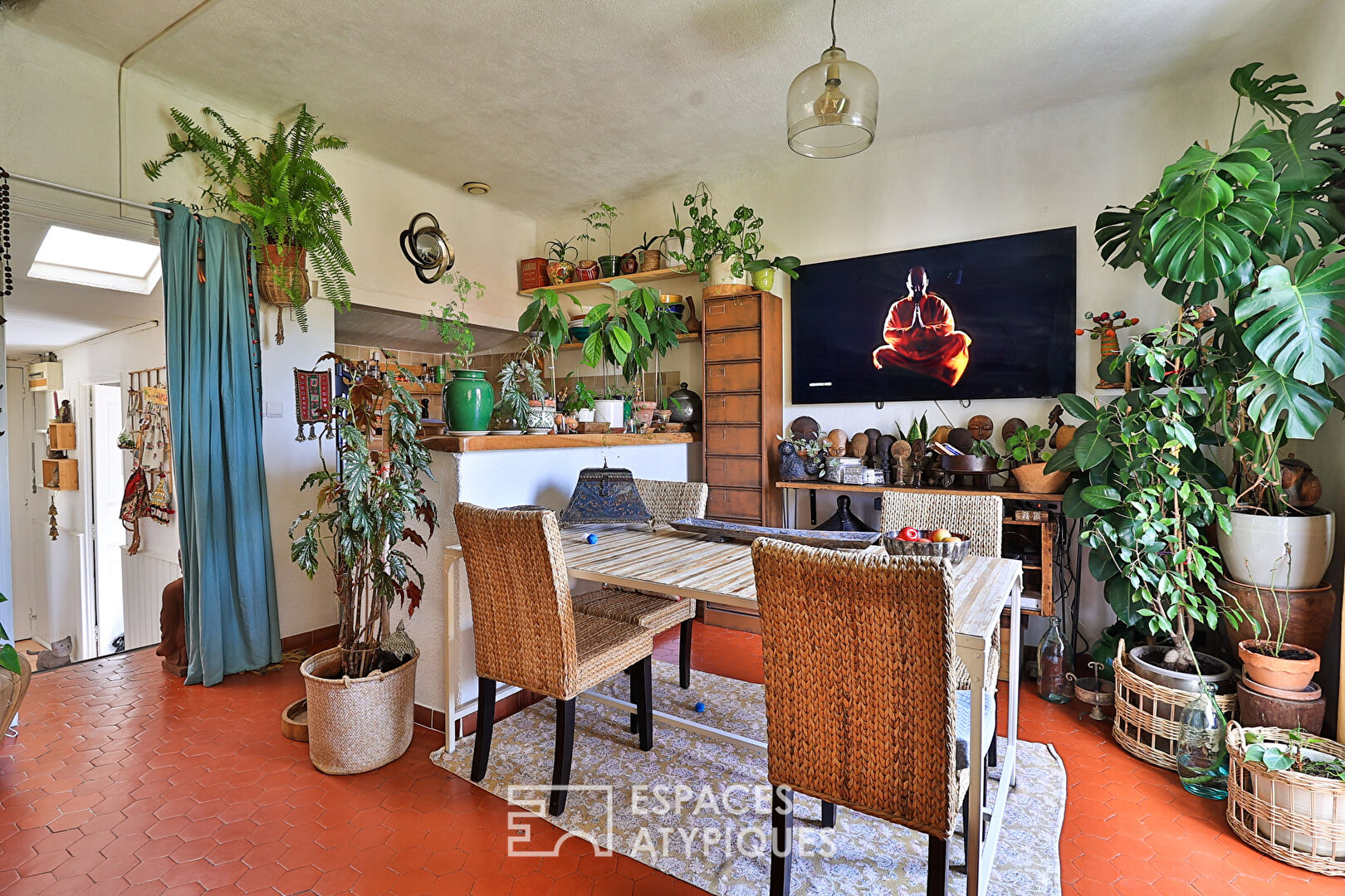 Top floor apartment in an 1800 house