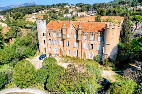 Un château à la mer