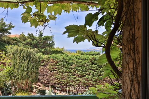 Mediterranean villa facing the sea