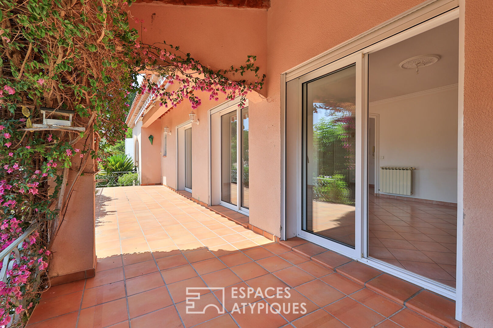 Charming single storey house with landscaped garden