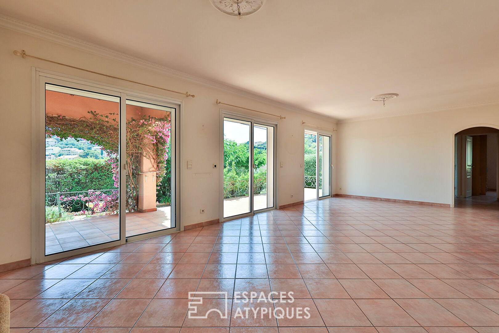 Charming single storey house with landscaped garden